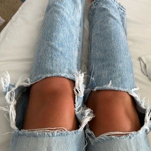 American Eagle light wash Mom Jeans